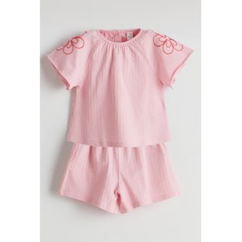 Set de tricou texturat si pantaloni scurti - 2 piese