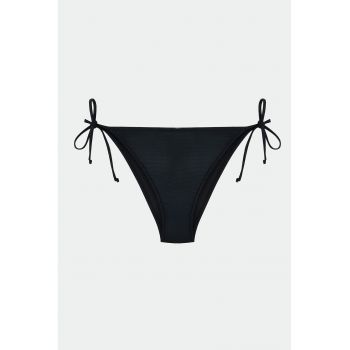 Slip cu prinderi laterale