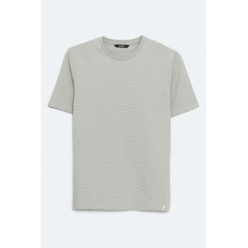 Tricou cu decolteu la baza gatului si aspect texturat