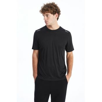 Tricou cu decolteu la baza gatului si detalii reflectorizante