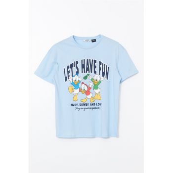 Tricou cu design grafic si decolteu la baza gattului