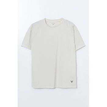 Tricou lejer cu decolteu la baza gatului