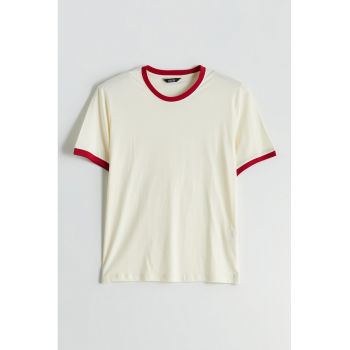 Tricou lejer cu garnituri contrastante