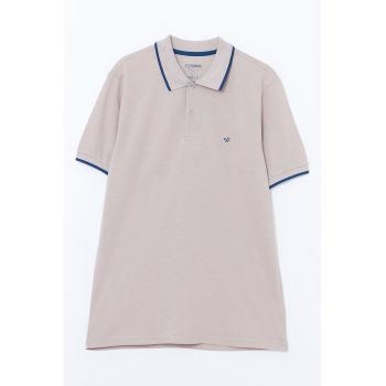 Tricou polo cu fenta cu nasturi