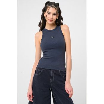 Top cu logo discret