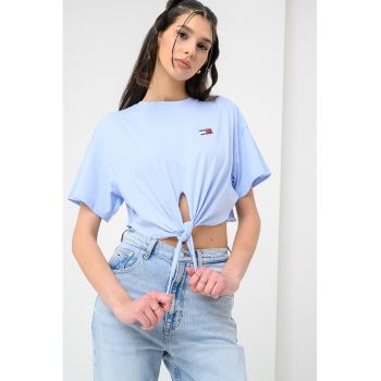 Tricou crop cu decolteu la baza gatului