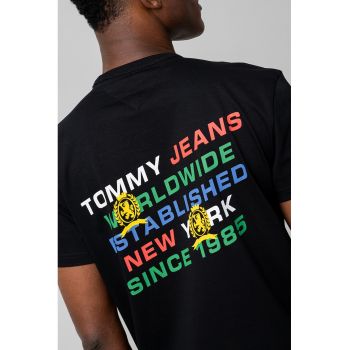 Tricou cu decolteu la baza gatului si logo