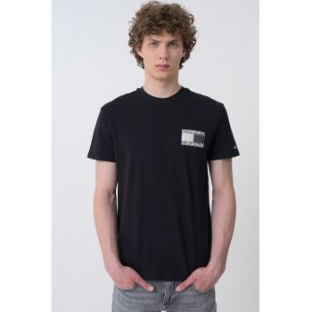 Tricou cu detaliu grafic
