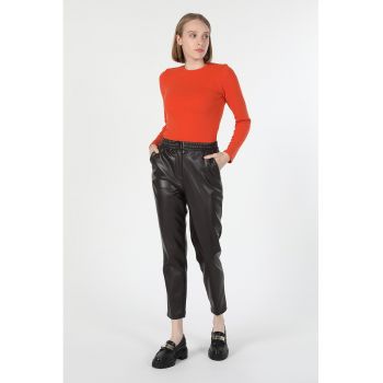 Pantaloni crop de piele ecologica