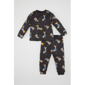Pijama cu imprimeu grafic si pantaloni lungi