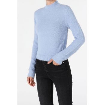 Pulover slim fit cu aspect pufos
