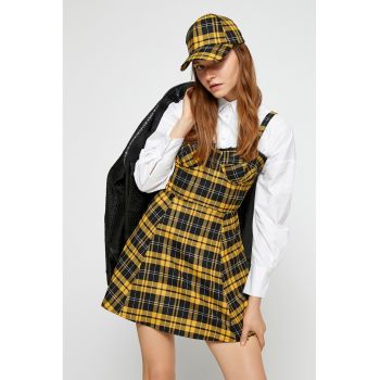 Rochie cu model in carouri si insertii de dantela