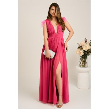 Rochie DY Fashion lunga fucsia din voal in clos cu pene la umeri