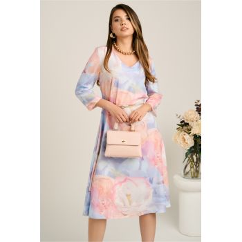 Rochie midi bleu in clos din stofa cu flori roz si curea in talie
