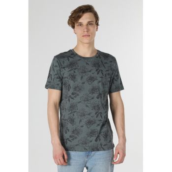 Tricou cu decolteu la baza gatului si imprimeu