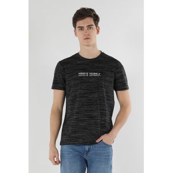 Tricou cu decolteu la baza gatului si imprimeu text