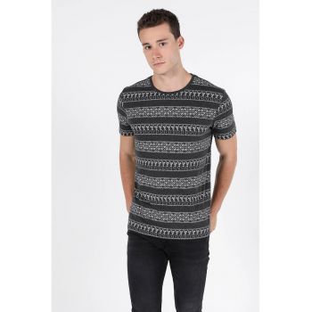 Tricou cu imprimeu si decolteu la baza gatului