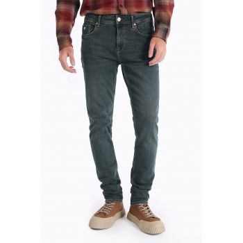 Blugi slim fit cu talie medie
