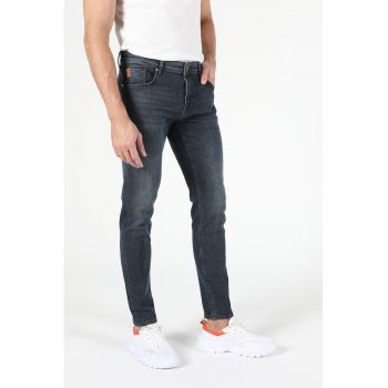 Blugi slim fit cu talie medie