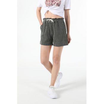 Pantaloni scurti cu talie inalta si model in dungi