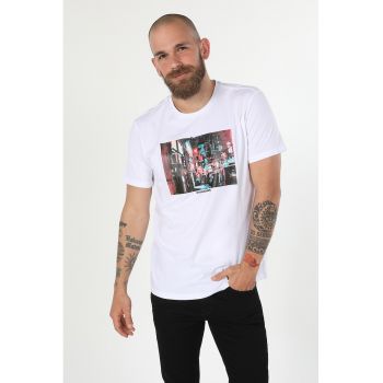 Tricou cu decolteu la baza gatului si imprimeu foto