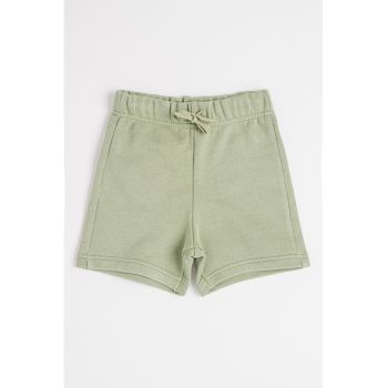 Pantaloni scurti cu buzunar aplicat pe partea din spate