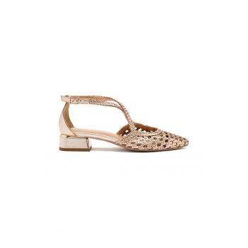 Pantofi din piele cu varf ascutit si model impletit