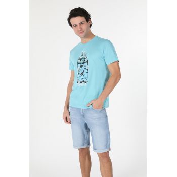 Tricou cu decolteu la baza gatului si imprimeu grafic