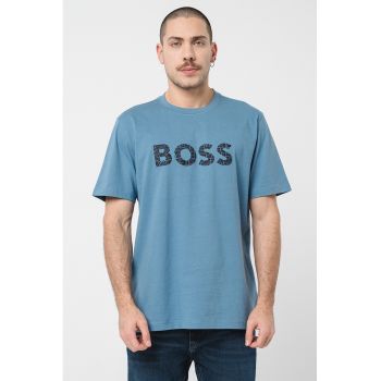 Tricou cu imprimeu logo si decolteu la baza gatului