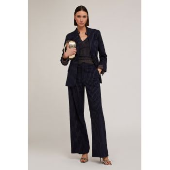 Pantaloni cu croiala ampla si model in dungi