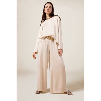 Pantaloni cu croiala ampla si talie inalta
