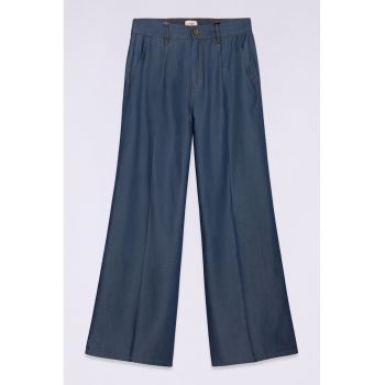 Pantaloni evazati cu talie inalta