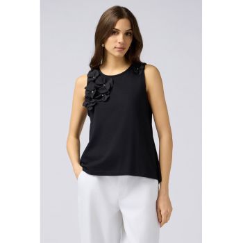 Top de bumbac cu aplicatii florale