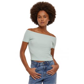 Tricou crop cambrat cu decolteu pe umeri