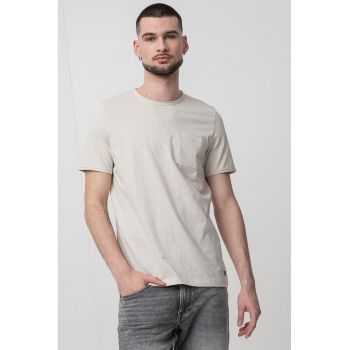 Tricou cu decolteu la baza gatului si buzunar pe piept