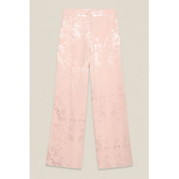 Pantaloni cu talie inalta si model