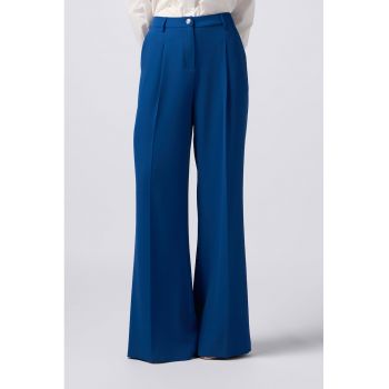 Pantaloni evazati cu talie inalta