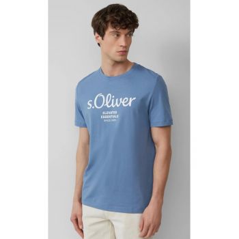 Tricou barbati cu imprimeu cu logo si decolteu la baza gatului - Regular fit