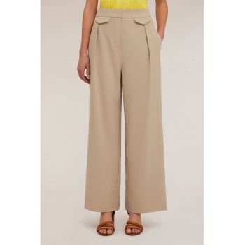 Pantaloni cu croiala ampla si pliuri
