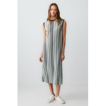 Rochie midi tricotata din cu model in dungi