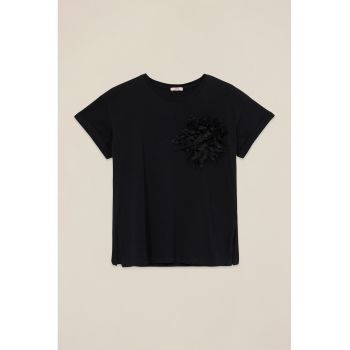 Tricou din bumbac cu brosa din tul
