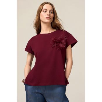 Tricou din bumbac cu brosa din tul