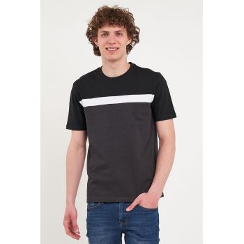 Tricou din bumbac cu decolteu la baza gatului
