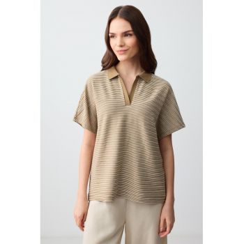 Tricou polo cu model in dungi