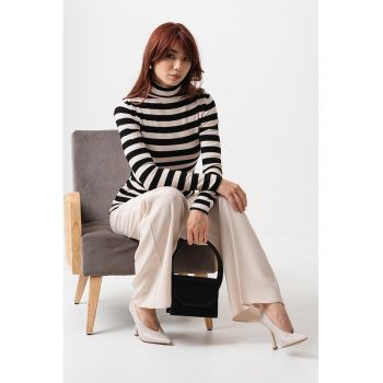 Bluza cambrata cu guler inalt