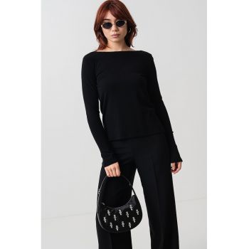 Bluza slim fit cu decolteu barcuta
