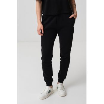 Pantaloni de trening cu croiala conica si snur