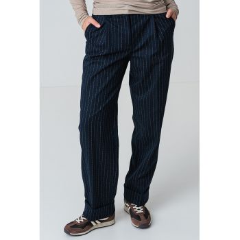 Pantaloni relaxed fit cu talie medie
