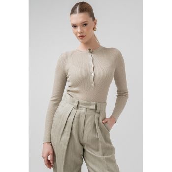 Pulover slim fit cu striatii si fenta cu nasturi Lazise