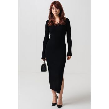 Rochie cambrata striata si slit lateral